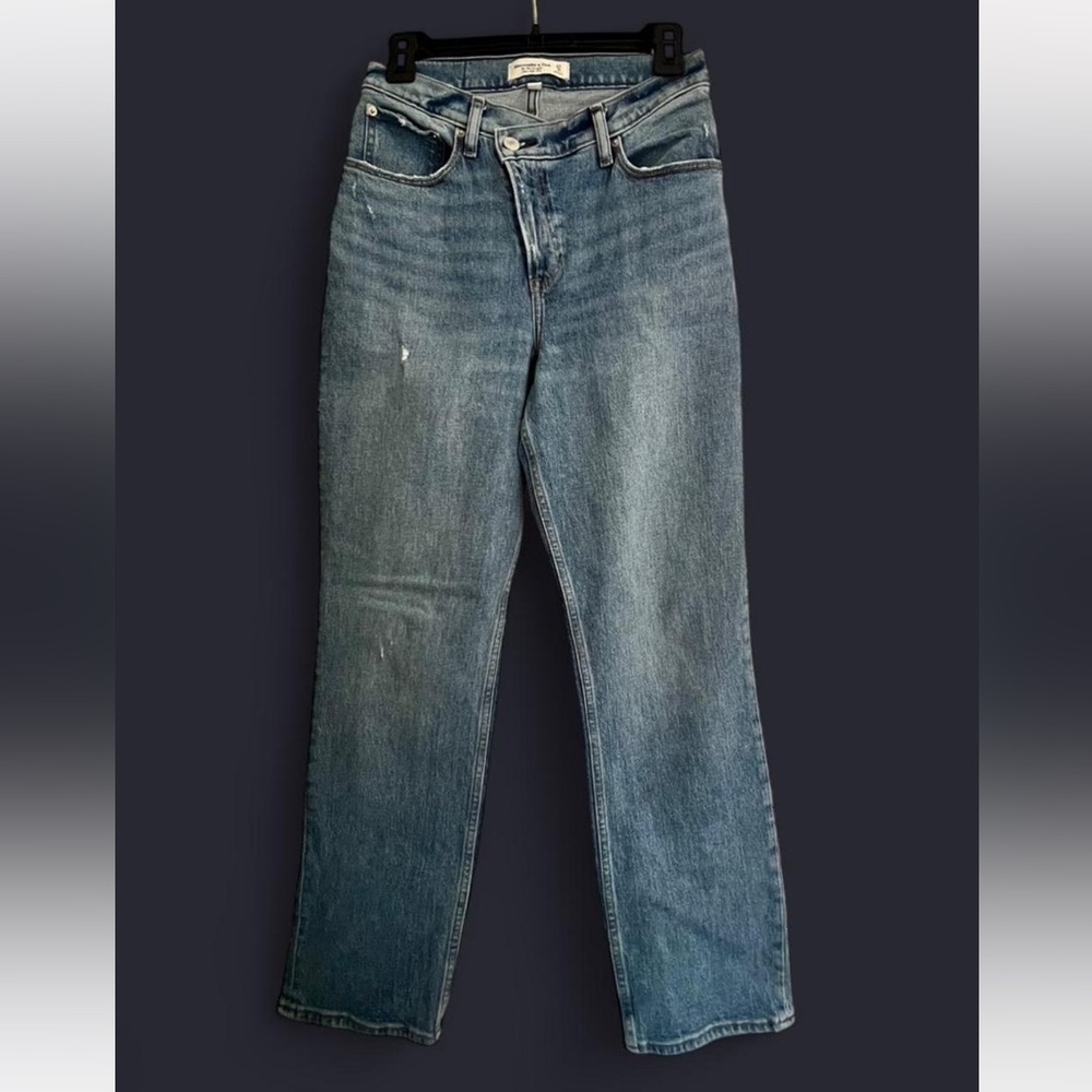 Abercrombie 90’s Straight Ultra High Rise Curve Love Jeans 

size 27 short